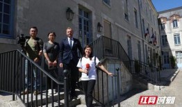 澳洲网红吃瓜事件视频,揭秘网络红人的争议瞬间