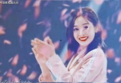 娱乐大爆料圈内恋爱脑,揭秘明星们的甜蜜爱情故事